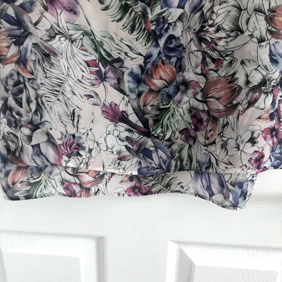 Double-Layered H&M Flowered Top - Picture 5 of 7